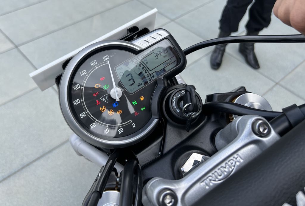 Triumph Scrambler 400X Instrument Cluster