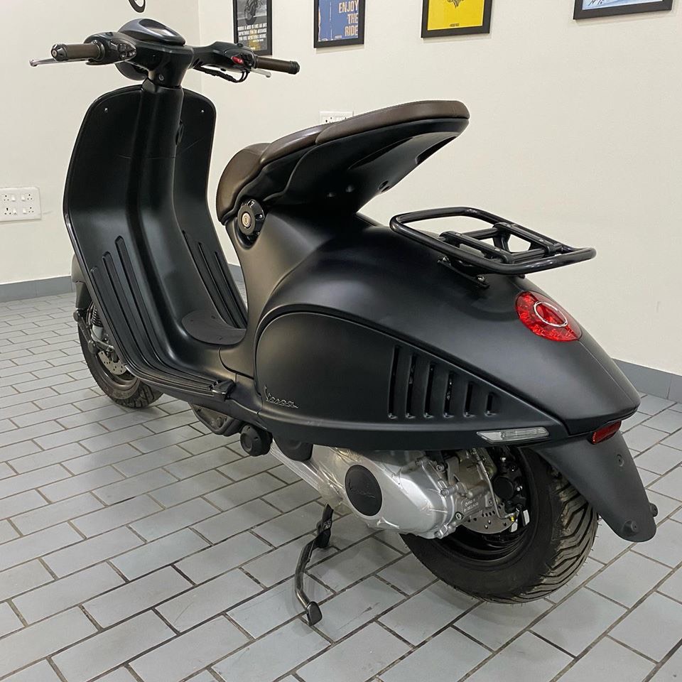 Vespa 946 Emporio Armani Edition Rear