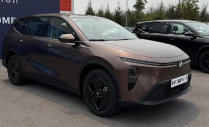 VinFast VF MPV 7 Front