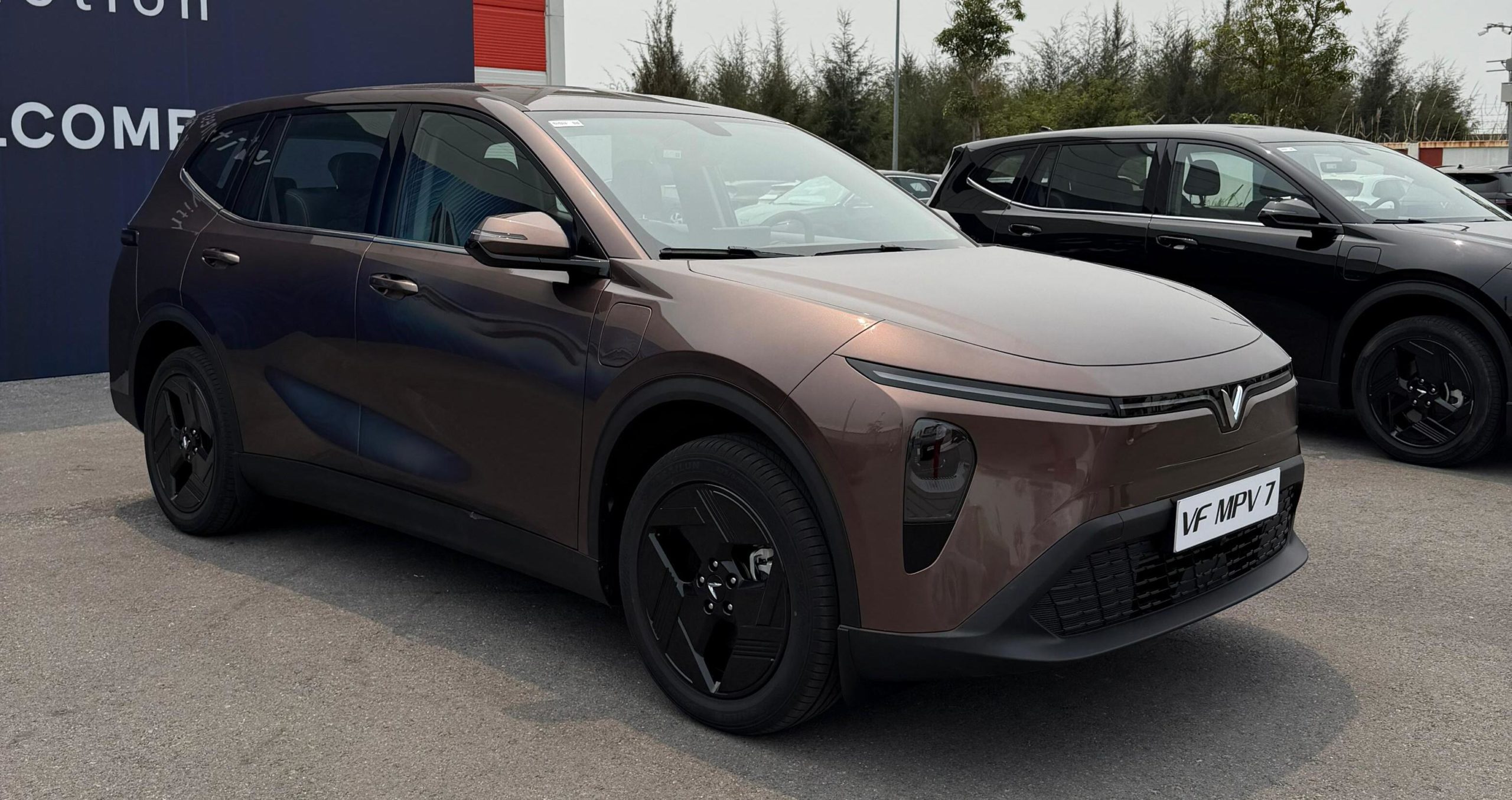 VinFast VF MPV 7 Front