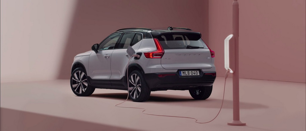 Volvo XC40 Recharge Rear Profile