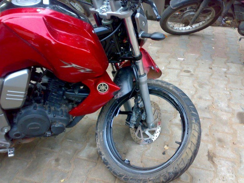 Yamaha FZ Alloy Broken