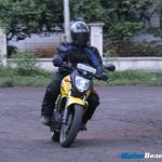 Yamaha FZ Handling