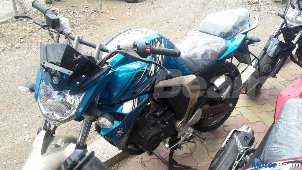 Yamaha FZ-S Lightning Cyan Front
