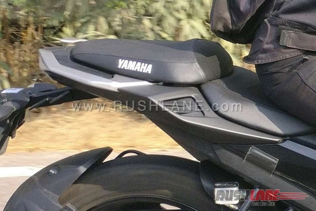 Yamaha Naked Spied Seat