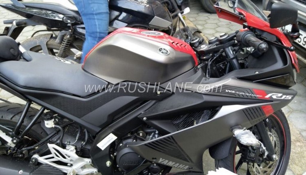 Yamaha R15 v3.0 Spied At Dealership