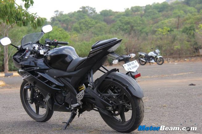 Yamaha R15 vs TVS Apache