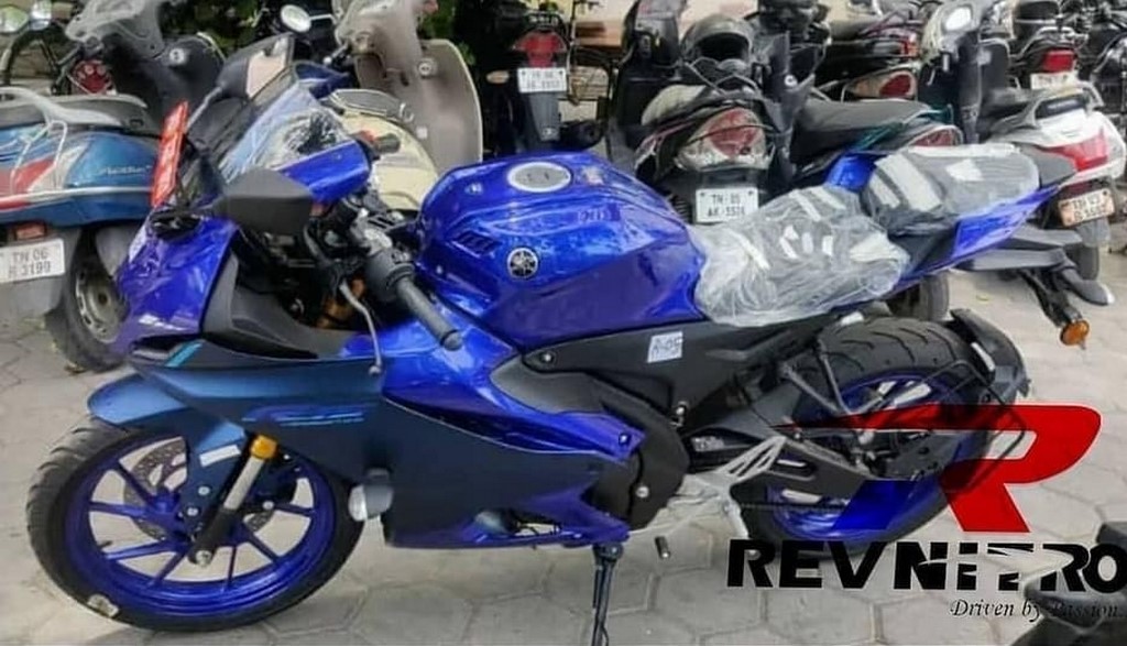 Yamaha R15M Spotted Side