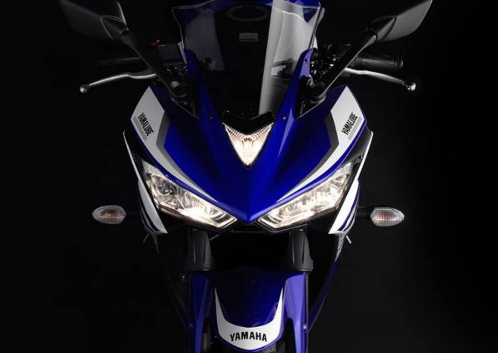 Yamaha R25 Front