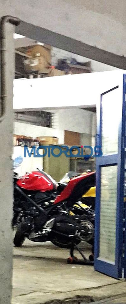 Yamaha R25 India Spy Shot