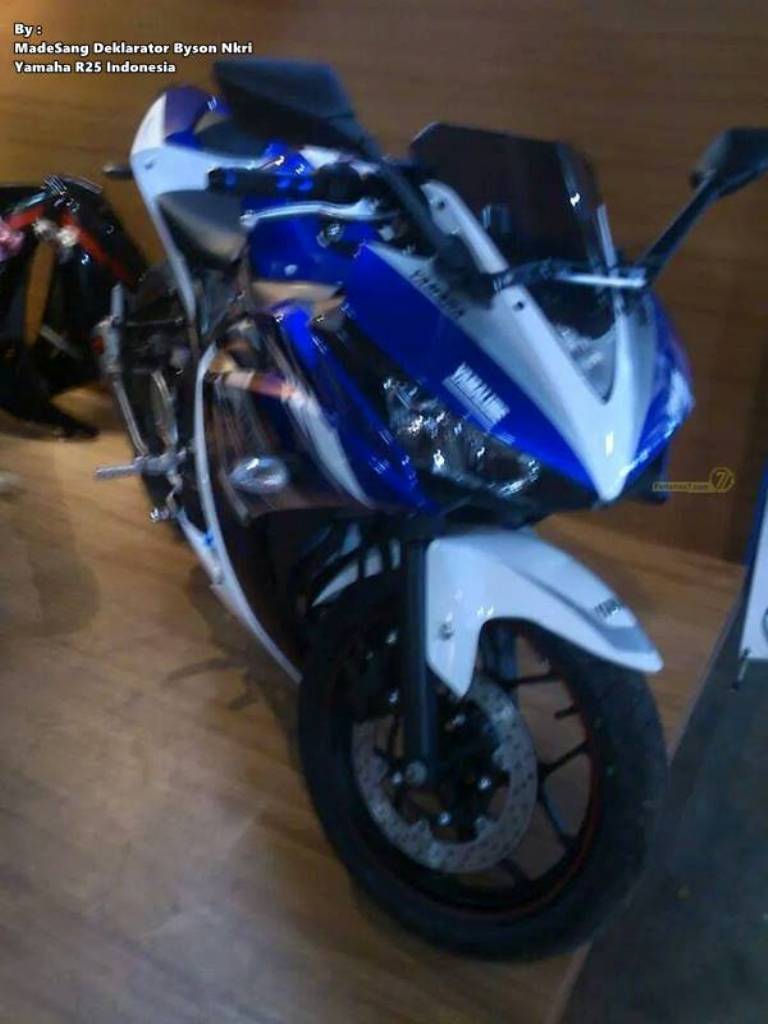 Yamaha R25 Special Edition Spy Shot Front