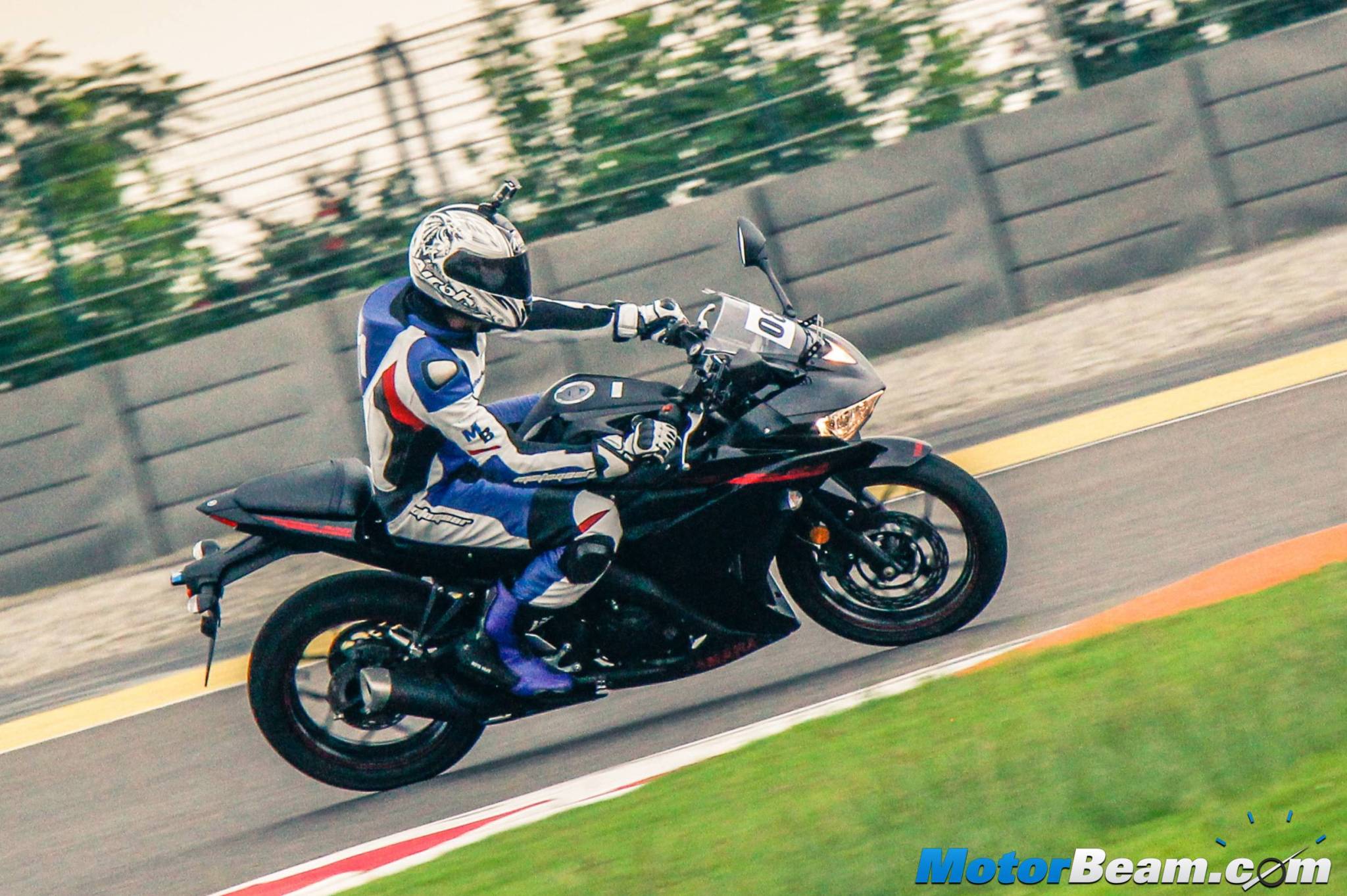 Yamaha R3 Review