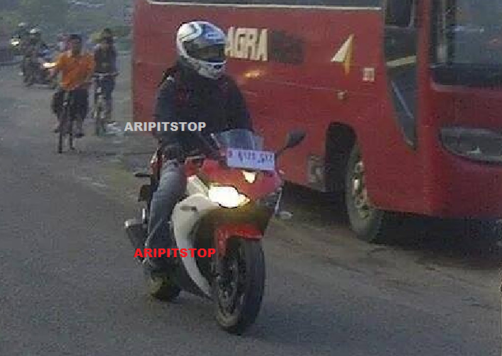 Yamaha YZF-R25 Clear Spy Shot