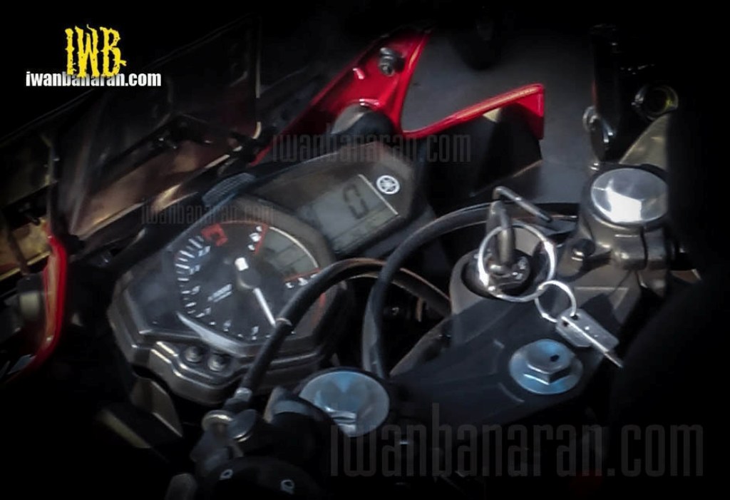 Yamaha YZF-R25 Spy Shot Instrument Cluster