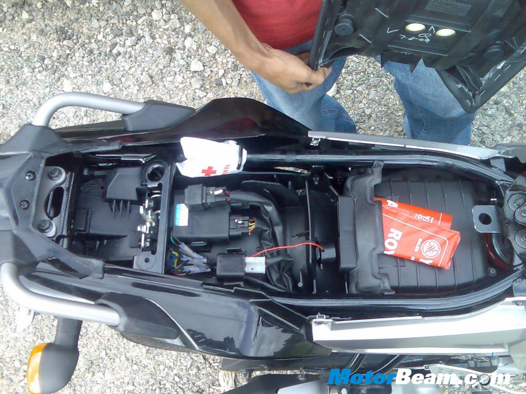 Yamaha_Fazer_Under_Seat
