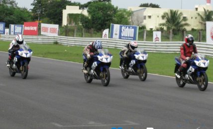 Yamaha_R15_Race_One